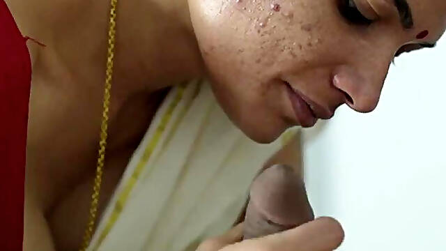 HInDI Desi Slut Giving Blowjob And Client In Hotel