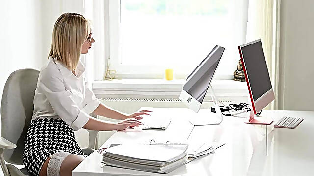 Free Soft Scene - Slutty Secretary Sky Pierce Seduces Hesitant Boss into Offi...