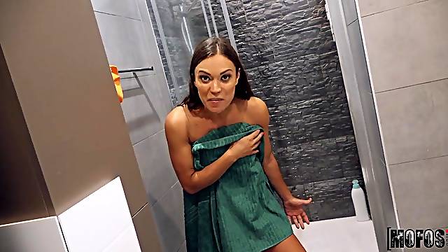 Alyssa Reece has never had anal before and she wants to practice