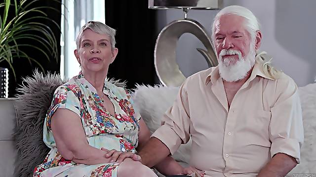 Chubby mature Bonnie Nilsen gets her pussy pleasured by her man