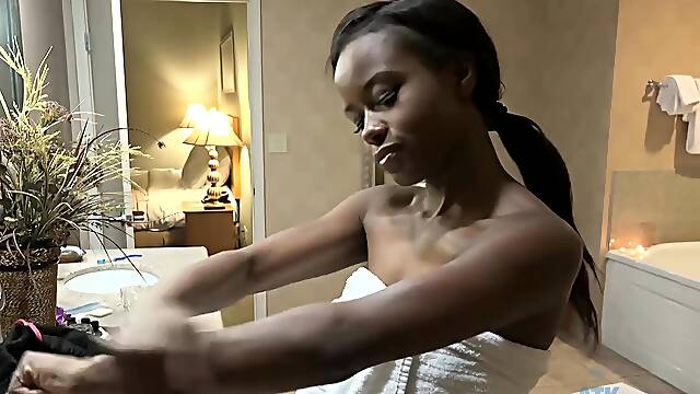 Las Vegas Temptation: Jezabel Vessirs Steamy Ebony Blowjob