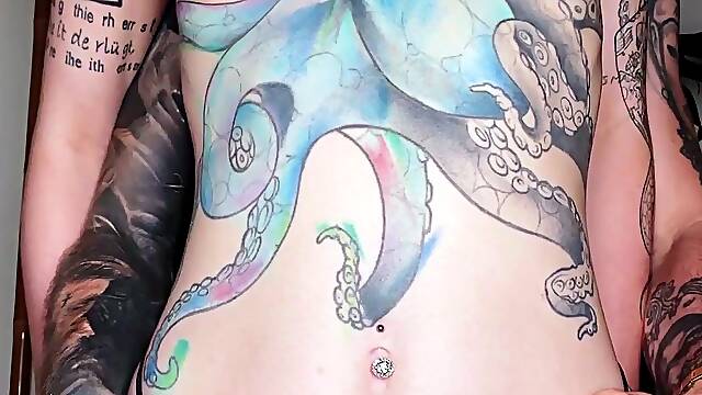 Big boob brunette masturbates on webcam