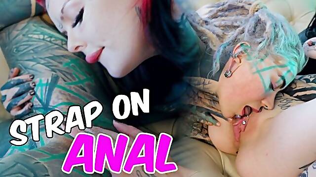 Anuskatzz Lesbian Makeout Turns Into Hard Play