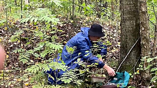 376 Guy Catches Guy Jerking off in the Woods and Joins In to Fuck Him