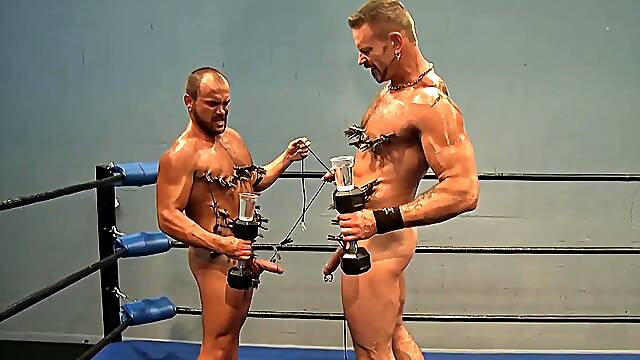 DaddysBondageBoys: Gym Buds Colin Steele And Jessie Balboa Pinch And Suck In A Dumbbell Contest