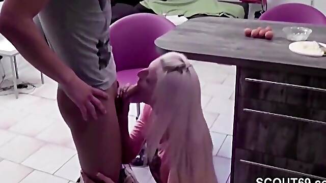 Bubi Mit Riesenschwanz Fickt Die Nachbarstochter Wenn Allein