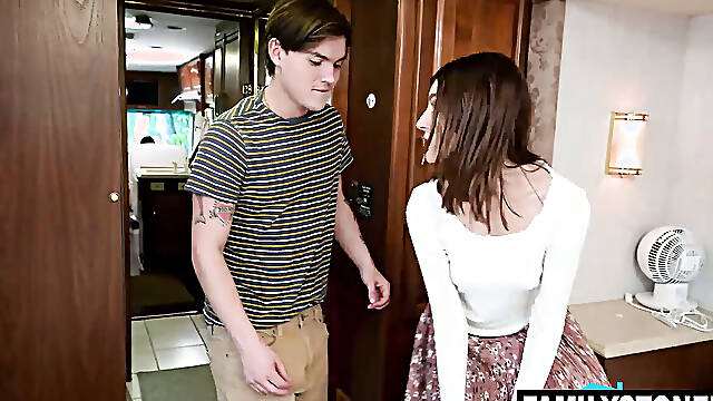 Virgin Stepsis Julia Gets Deflowered by Stepbro Tyler in Fam RV Road Trip
