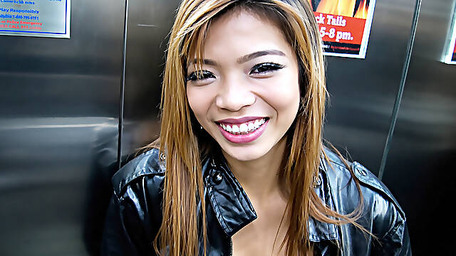 Cute Thai teenie picked up in a Tuk Tuk and taken to a hotel