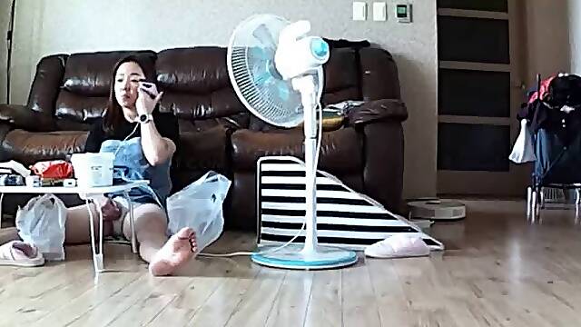 IPCAM – Cute Korean girl masturbates sadly