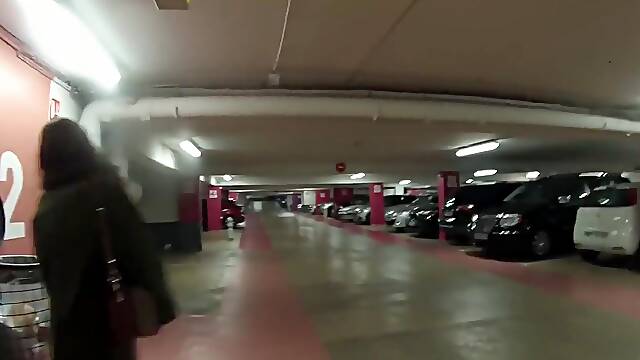 Mon cocu m offfre comme une pute dans un parking a un black