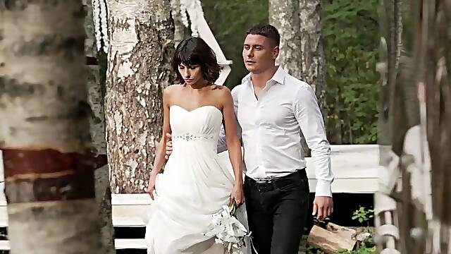 I eat my wife's best friend's pussy