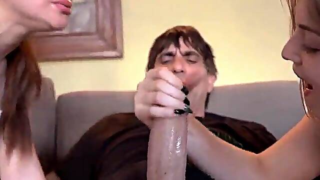 My girlfriend and her ally catch me touching me and give me a charming double oral pleasure with a cheerful ending.