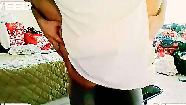 YOGA SEX ONLINE CAM PAIR INTIMATE CHAT LARGE JOCK MUSCLE GUY