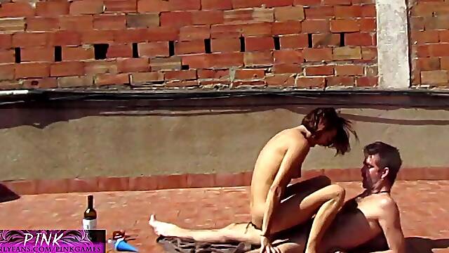 Spontaneous Outdoor Sex — Real Pair in Action