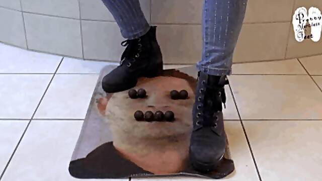 Slave pic use as crush floor