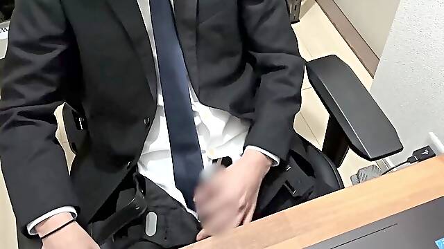 [Masturbation] I was excited when I was messing around during work[Esukun]