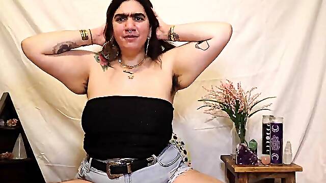 Hairy goddess - Allie